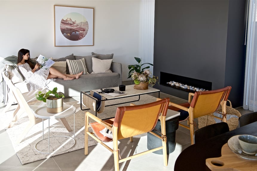 MIH_lounge_person_3344-556966-edited